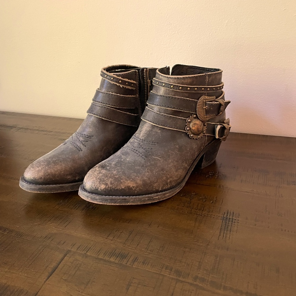 Circle G never worn booties